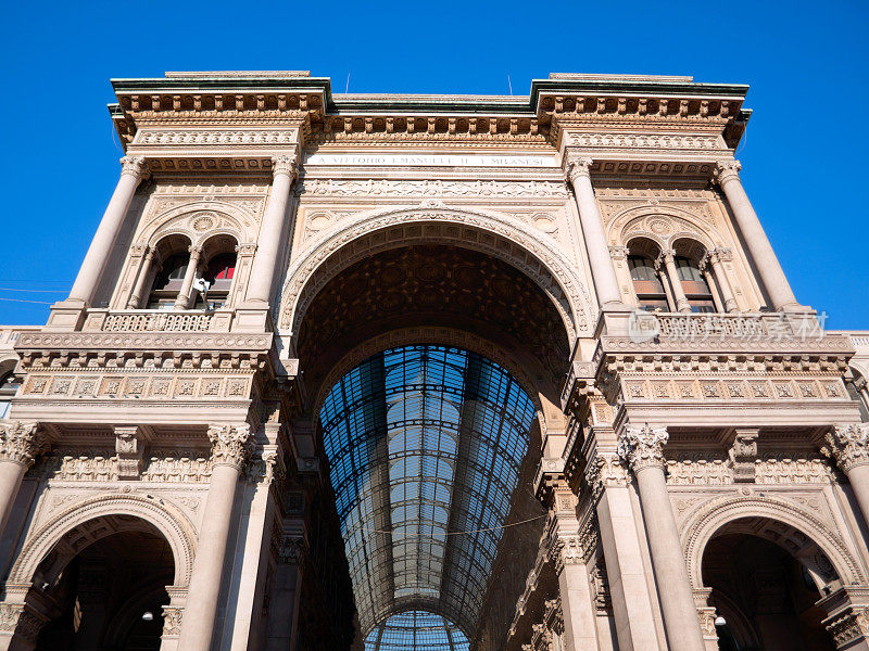 Vittorio Emanuele II拱廊正面，意大利米兰